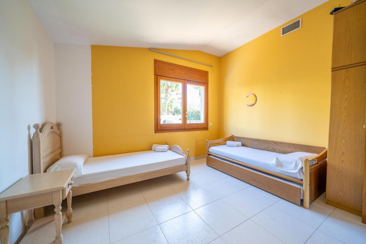Homeholidaysrentals Happy Family Santa Susanna