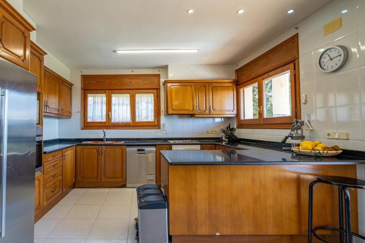 Homeholidaysrentals Happy Family Santa Susanna