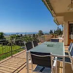 Homeholidaysrentals Happy Family